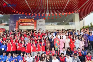 “TRẨY HỘI LÀNG – VUI TẾT DHV” – TÌM VỀ BẢN SẮC VÀ GẮN KẾT TINH THẦN SINH VIÊN DHV