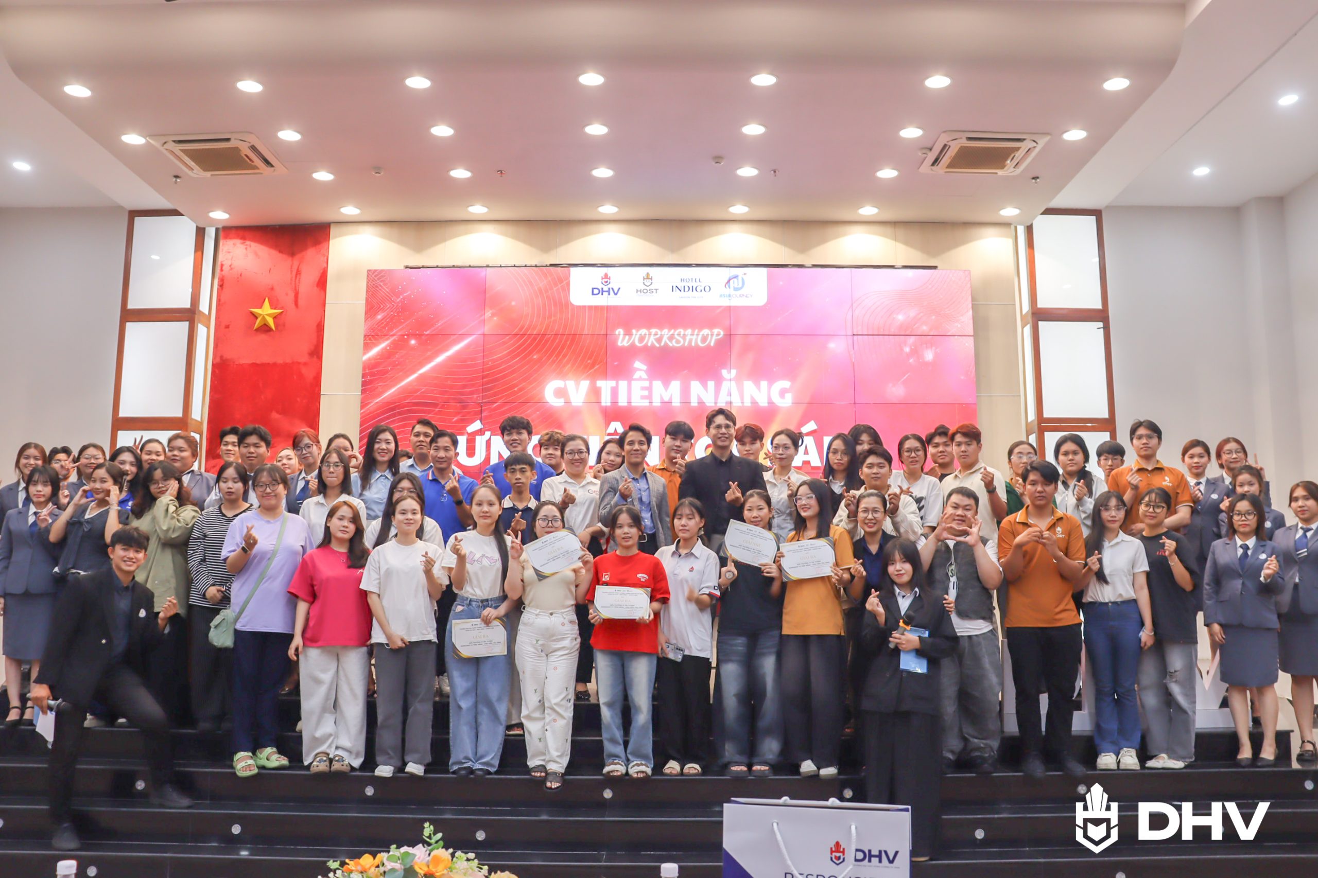 Toàn cảnh Workshop “CV Tiềm Năng – Ứng Viên Tỏa Sáng” với sự tham gia đông đảo sinh viên DHV