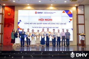 TRƯỜNG ĐẠI HỌC HÙNG VƯƠNG TP. HỒ CHÍ MINH TỔ CHỨC HỘI NGHỊ CÔNG BỐ CÁC QUYẾT ĐỊNH VỀ CÔNG TÁC CÁN BỘ