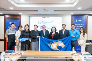 TRƯỜNG ĐẠI HỌC HÙNG VƯƠNG TP. HỒ CHÍ MINH (DHV) ĐÓN TIẾP ĐOÀN ĐẠI HỌC TEXAS, ARLINGTON, TRAO ĐỔI ĐỊNH HƯỚNG HỢP TÁC ĐÀO TẠO CHƯƠNG TRÌNH THẠC SĨ QUẢN TRỊ KINH DOANH DÀNH CHO NHÀ QUẢN LÝ