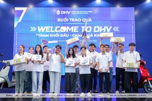 TRƯỜNG ĐẠI HỌC HÙNG VƯƠNG TP. HỒ CHÍ MINH (DHV) TRAO TẶNG 33 PHẦN QUÀ HỖ TRỢ TÂN SINH VIÊN KHÓA 2026