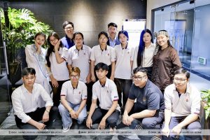 SINH VIÊN LUẬT TRẢI NGHIỆM MÔI TRƯỜNG HÀNH NGHỀ, CHUẨN BỊ HÀNH TRANG BƯỚC VÀO THỊ TRƯỜNG VIỆC LÀM